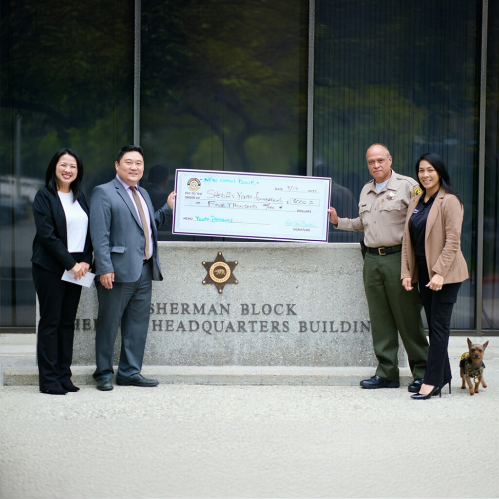 New Omni Bank supports the Sheriff’s Youth Foundation of Los Angeles County with a $5,000 donation for their Youth Program.